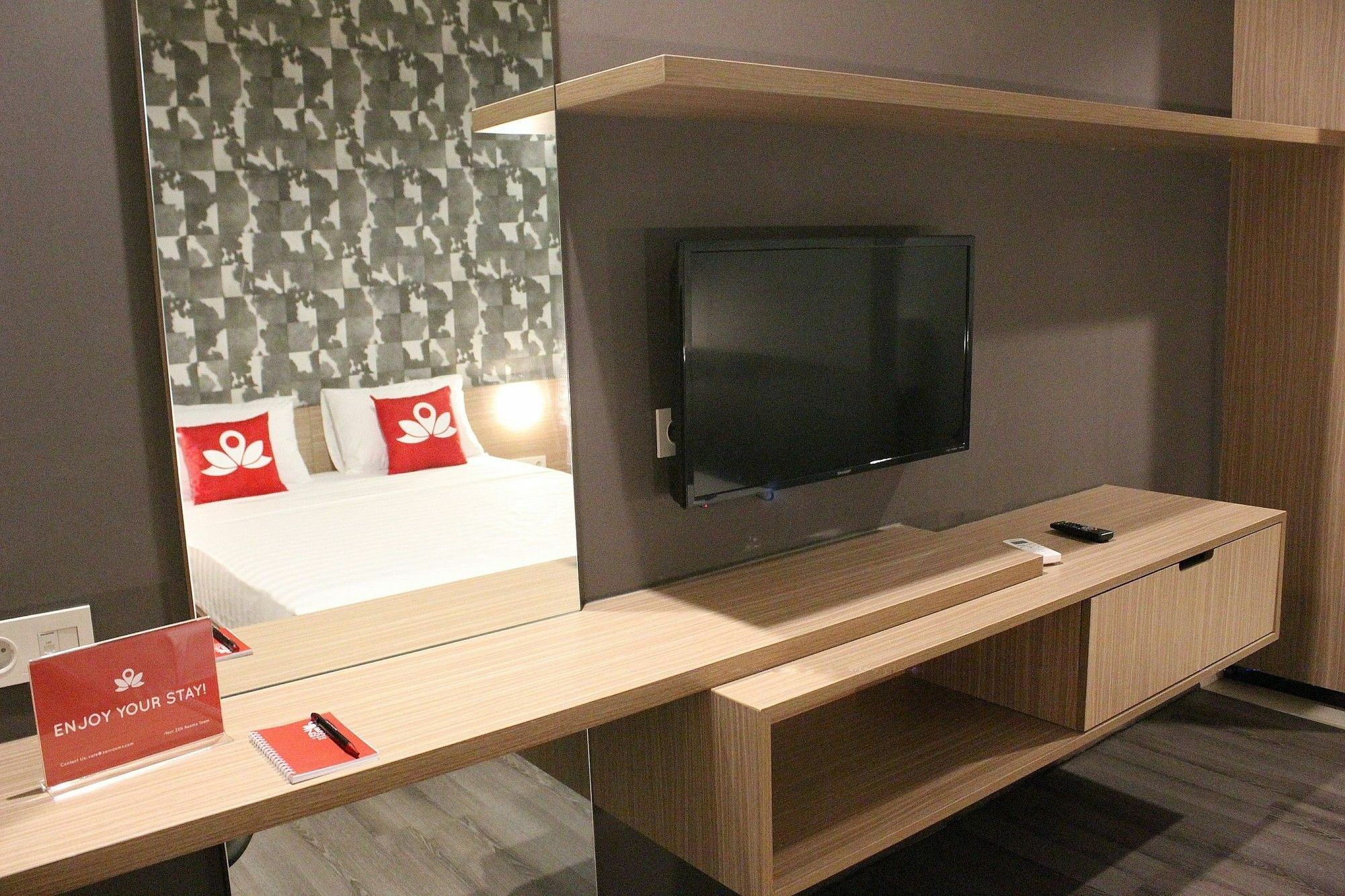 Zen Premium Sampoerna Strategic Square Hotel Jakarta Buitenkant foto